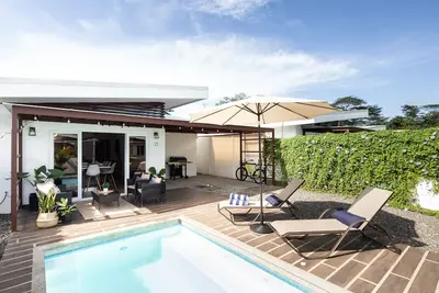 Image de Modern Stylist 3 Br Beach House, w/Private Pool & Fast WiFi.
