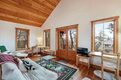 Image de Secluded & stylish eco love nest right in town - perfect for work & play