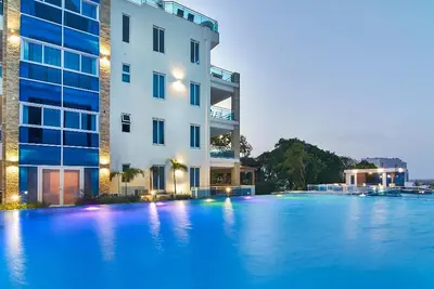 Image de Luxury 2bd 2bth condo on quiet sandy beach, family-friendly, 2 king-size beds