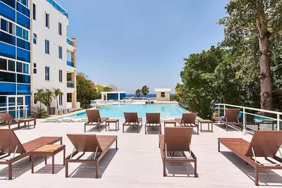 Image de Family-friendly luxury resort on secluded sandy beach, with pool\/jacuzzi