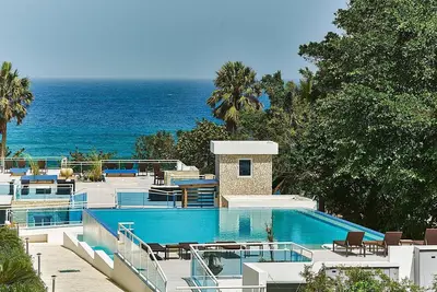 Spend the winter on a quiet sandy beach! 1bd ground floor apt in luxury resort