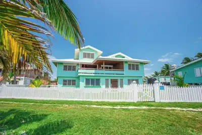 Image de Vacation Rental Redefined, St. George's Caye Belize