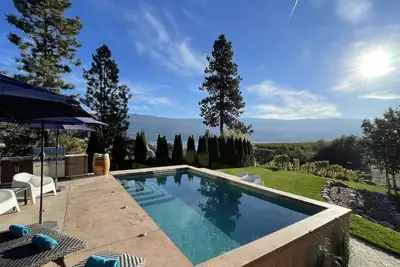 Image de Stunning Lakeview Vineyard with Private Pool