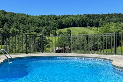 Image de Coop Diamonds Luxury Rentals  @ Honey Joe Acres