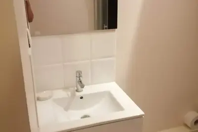 Image de 2 studios pour 8 personnes piscine de 7m sur 4m à 100 metre de la plage. centre