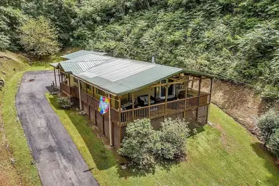 Image de Secluded Woodland Getaway in the Heart of Pigeon Forge, Minutes from Dollywood!