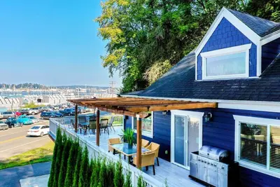 Image de The BayAway 4 Br Waterview Home in Dt Port Orchard