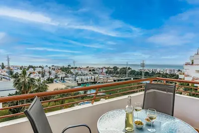 Image de Apartment - sea view - big terrace - pool - parking - Wifi - int. tv - 4 persons