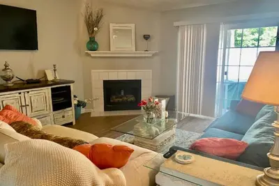 Image de Hygge Charleston Townhome Near Folly Beach & Downtown w Paved Walking Trail!