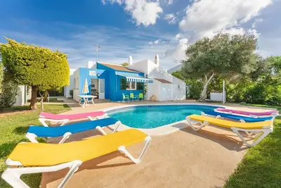 Image de Villa Desi avec connexion Wi-Fi, jardin, piscine et terrasses ; parking dans la rue