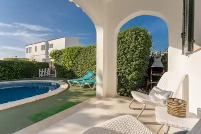 Image de \"Apartamento Delfín 3\" piscine commune, terrasse et connexion WiFi ; parking disponible dans la rue