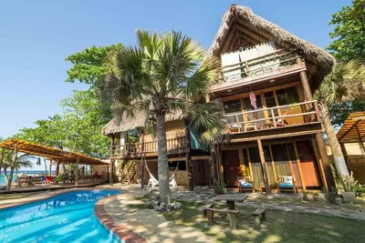 Image de Autentic wooden room with A/C right on sandy beach, pool/jacuzzi/WiFi/Parking
