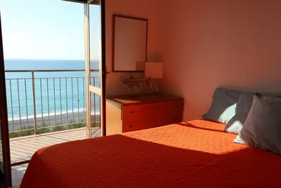 Image de Romantic flat on the beach, sunset sea view, free parking, Wifi, Tv