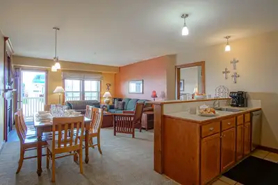 Image de Allegheny Springs 140 Ground Level, slope side, Snowshoe Resort Village Center 2 Bedroom Plus Den
