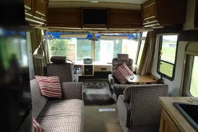 Image de classic 80, s american winnebago camper with hot tub