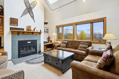 Image de Spacious, tastefully decorated 3 bedroom condo w/sports center - Highridge A18