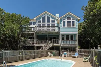 Donna's Dream: Dog-friendly, Private Pool & Hot Tub, Close to Beach