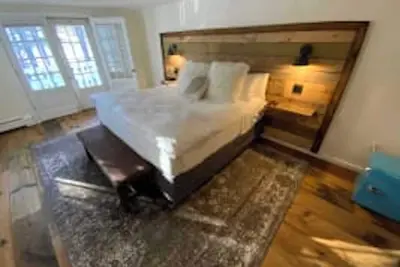 Image de Luxury King Suite, Living Room w/sofa bed, balcony, & 1. 5 baths
