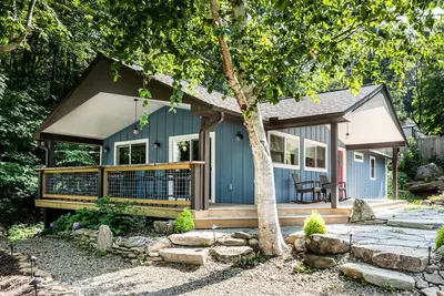 Magical Mountain Retreat on Blackberry Falls!