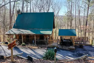Image de Log Cabin with Modern Upgrades -Pigeon Forge, Hot Tub! 6 miles to Parkway!