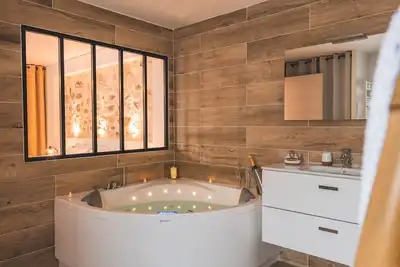 Image de ⛲ La Source d'Arbere ⛲ ☆ Balnéo ☆ Netflix ☆