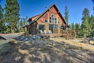 Image de ‘Snow Pine Retreat’ - Remote Crescent Log Cabin!