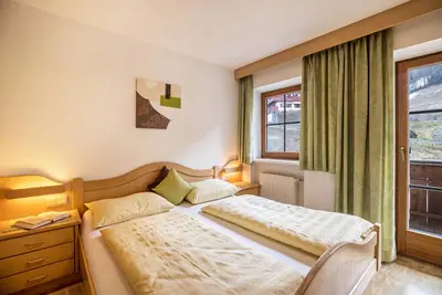 Image de Appartement confortable \"Waldblick Oberachrain\" avec vue sur les montagnes, balcon et jardin