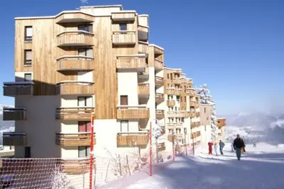 Image de 2 pièces au pied des pistes, balcon, parking gratuit, proche commerces et Esf