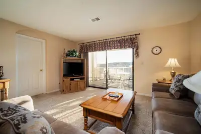 Image de Walk-in Golf Condo with Covered Balcony & Indoor Pool Access