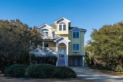 Image de Quiet, spacious family home, close to the beach. Private pool and Wkly Discount.