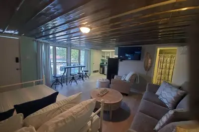 Image de #2 Pet Friendly! Pontoon/Kayaks Available! Studio Condo Close To Town & Marina!