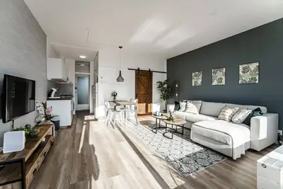 Image de Green Happiness: Centrally located with free private parking.