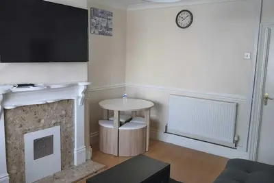 Image de Spacious, Stylish 4 Bedroom House - Free Parking