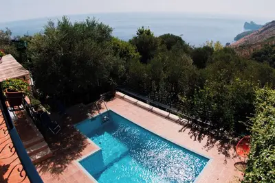 Image de Panoramic villa with garden and private pool