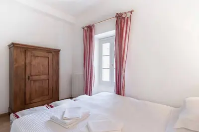 Image de Appartement 'Tenuta Naiano Raffaello' avec jardin partagé, Wi-Fi et climatisation.