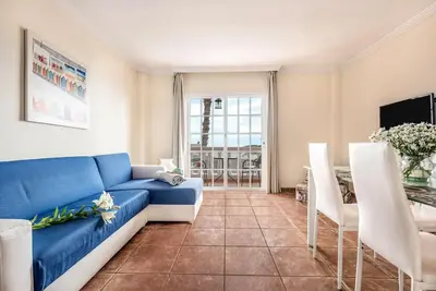 Image de Appartement de vacances \"Carla 1a\" Ă Playa San Juan avec vue sur la mer et la montagne