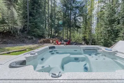 Image de Bigfoot Base Camp-12% off last minute, Hot Tub