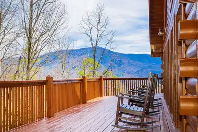 Image de Chubby Bear Lodge: Mountain View, S/Secluded, Hot Tub, Wifi, Theater, Games