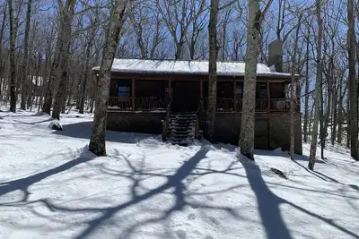 Image de Cozy Cabin with private Hot Tub!