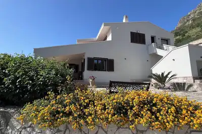 Image de Villa P. Bouganvillea with pool and panoramic view