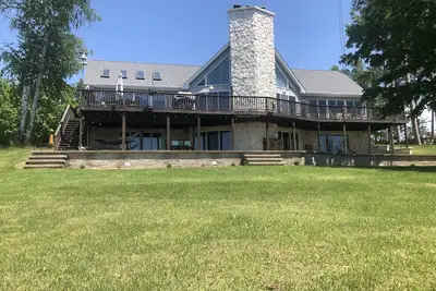 Image de Come and relax at the Lake House!