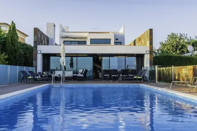 Image de Villa 6 Bd W/heated Pool Golf Beach Wi Fi