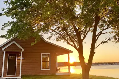 Image de Harbor View Landing Mystic, Ct  - The Nantucket Waterfront Cottage