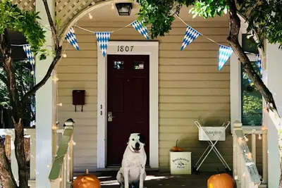 Image de Queen Anne Farmhouse - Upper Unit