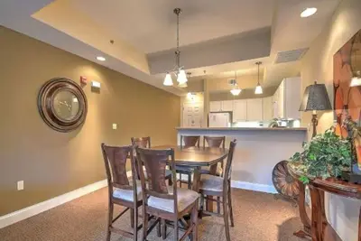 Image de It's Bristol Baby! 2br/2ba across from Bms