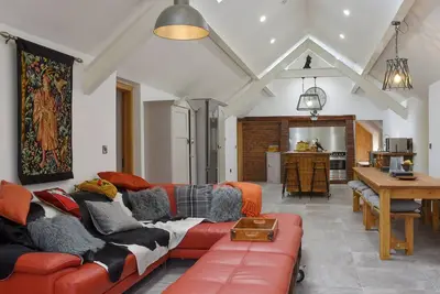 Image de 4 chambres à coucher à Mold