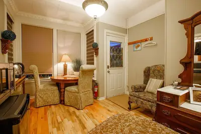 Carter's Beach Suite. Cozy 2some, kitchen, priv. entrance, center Liverpool.
