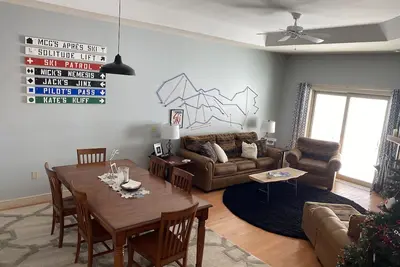 Image de Okemo Ski In-Out. Solitude lifts open Dec 4. Pool, Hottubs, bar, free e-car charger