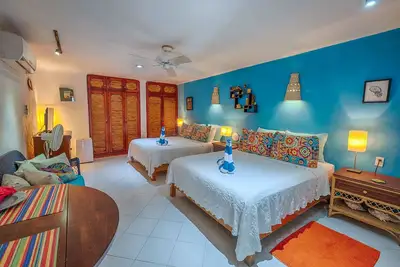 Comfortable and affordable studio, perfect for a couple! Beach access, Ac!