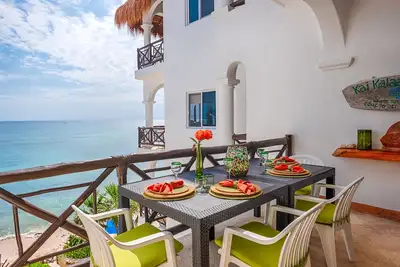 Stunning view of Half Moon Bay in this upscale condo! Pool, Ac and WiFi!